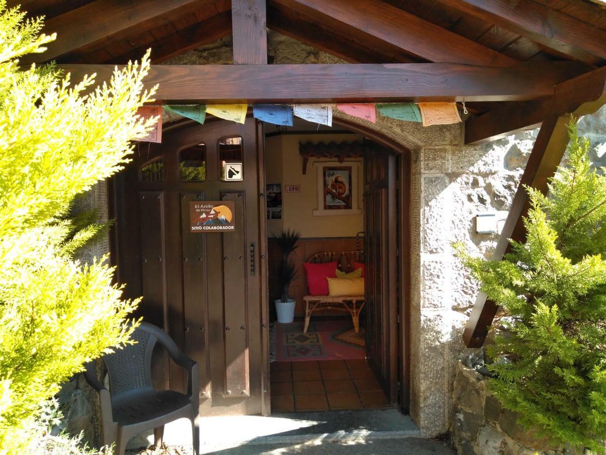Хостел Refugio La Ardilla Real Посада-де-Вальдеон Екстер'єр фото