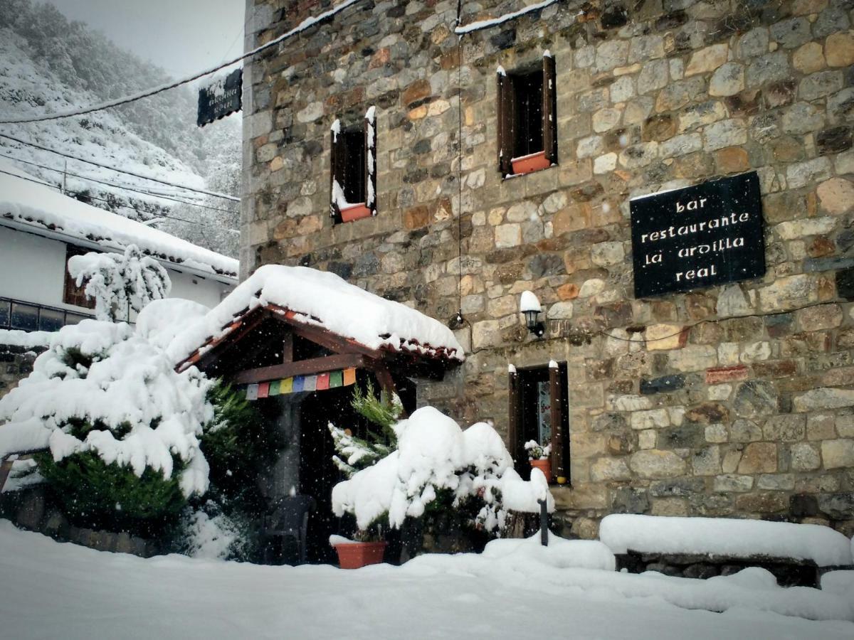 Хостел Refugio La Ardilla Real Посада-де-Вальдеон Екстер'єр фото