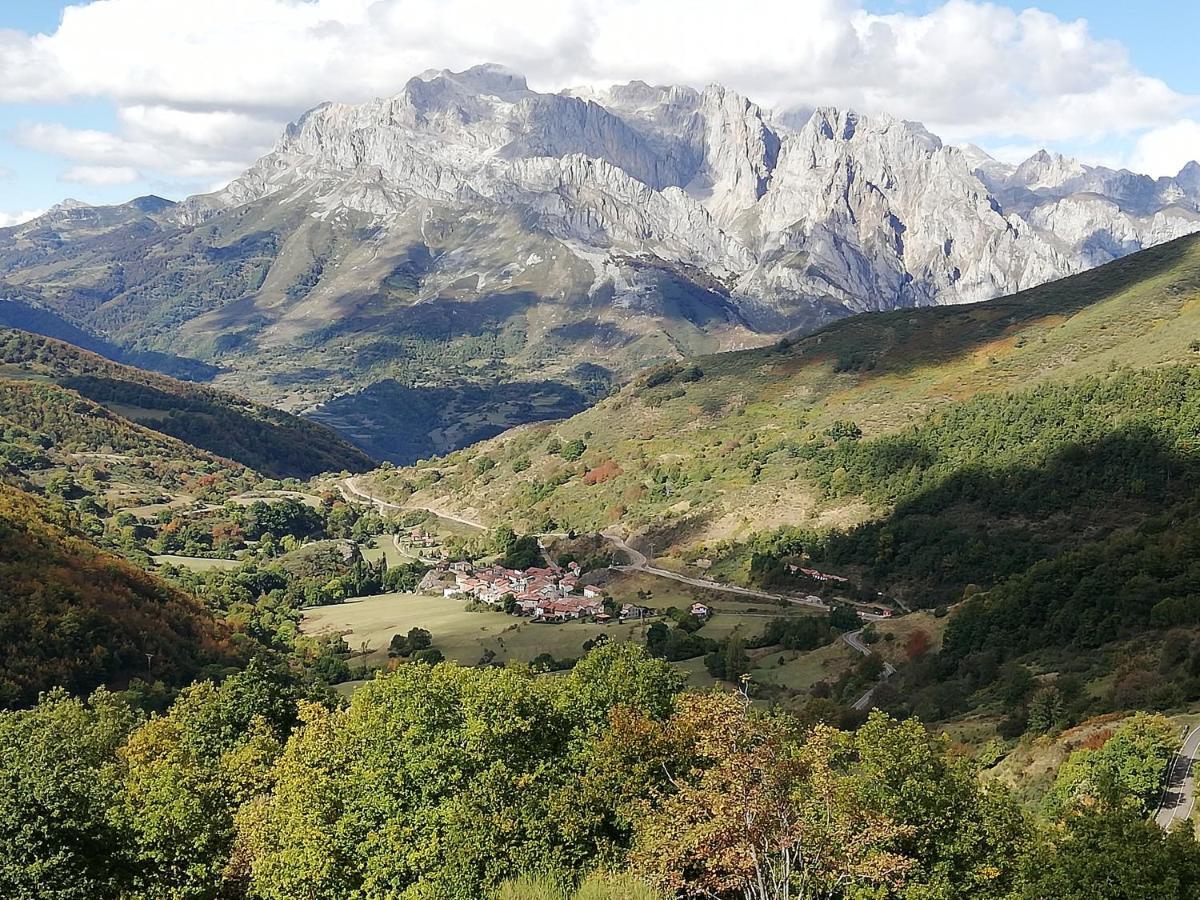 Хостел Refugio La Ardilla Real Посада-де-Вальдеон Екстер'єр фото